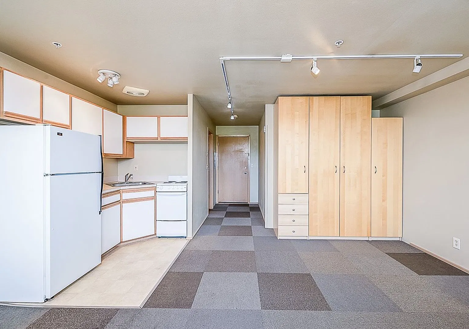 1621 Queen Anne Ave N — Photo 4