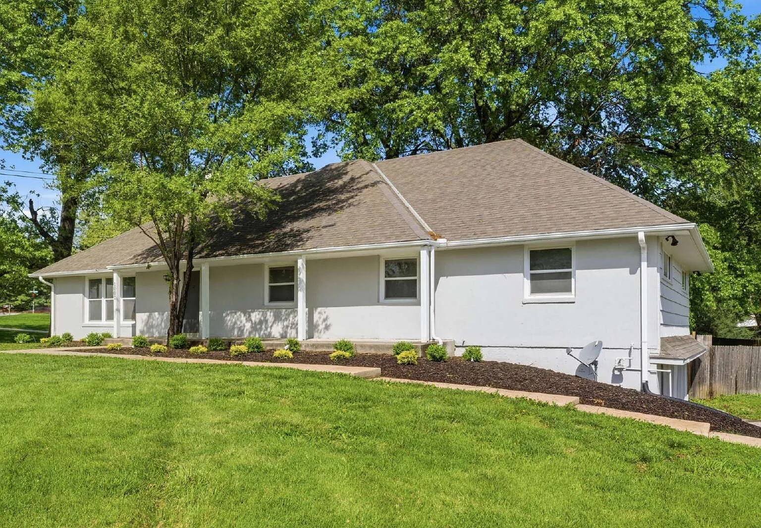4 bed, 2.5 bath, 2100 sqft, $2,500 — Photo 4