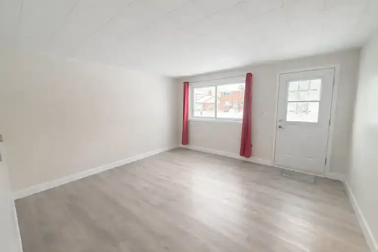 3 bed, 1.0 bath, $2,000 — Photo 4