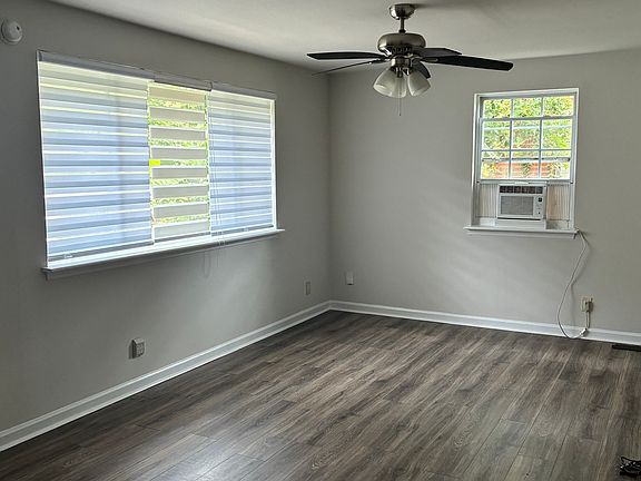 2nd image of 1836 Finchley Dr