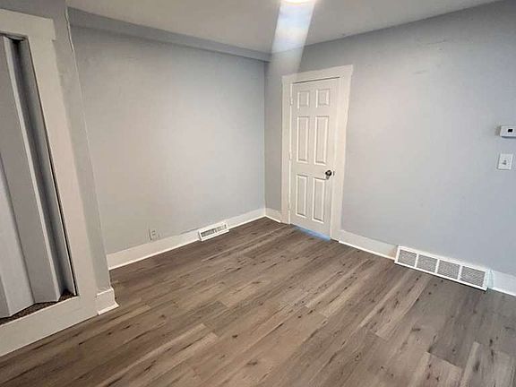 5th image of 14-16 Maple St #16-1