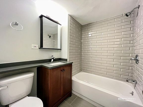 3rd image of 454 W Wellington Ave #1GMB