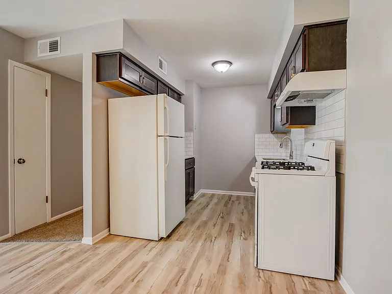 6306 W Lakefield Dr — Photo 6