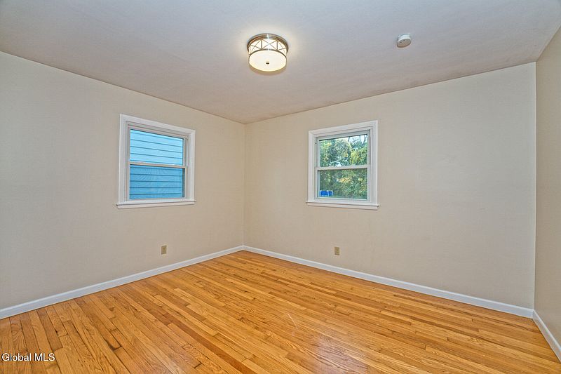 4th image of 12 Gage Avenue
