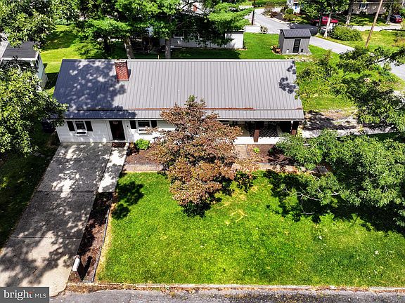 3rd image of 170 Windwood Cir