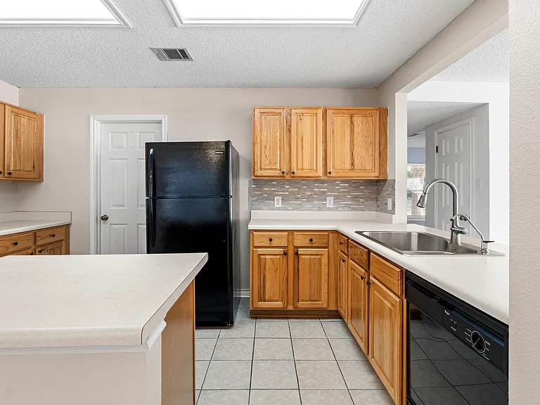 1704 Matagorda Dr — Photo 12