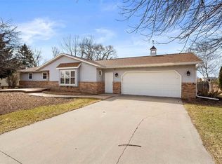 W5611 Rustic Ln, APPLETON, WI 54915