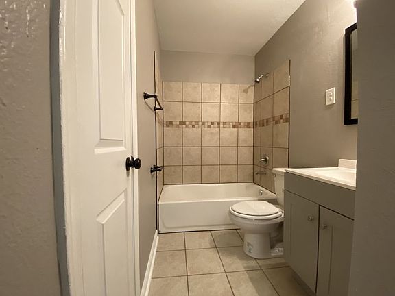 3rd image of 3974 Hammett Dr