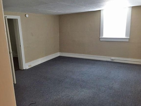 3rd image of 2975 N Weil St