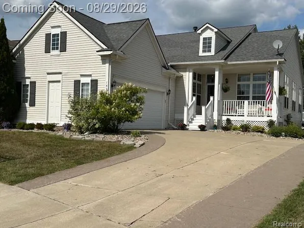 1535 Fountain View Ln, Oxford, MI 48371