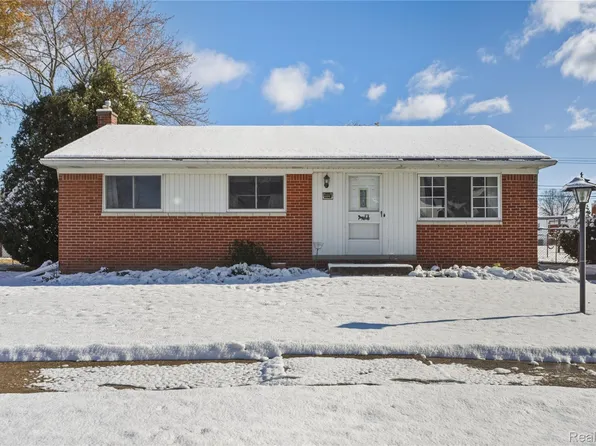 35328 Lucinda Dr, Clinton Township, MI 48035