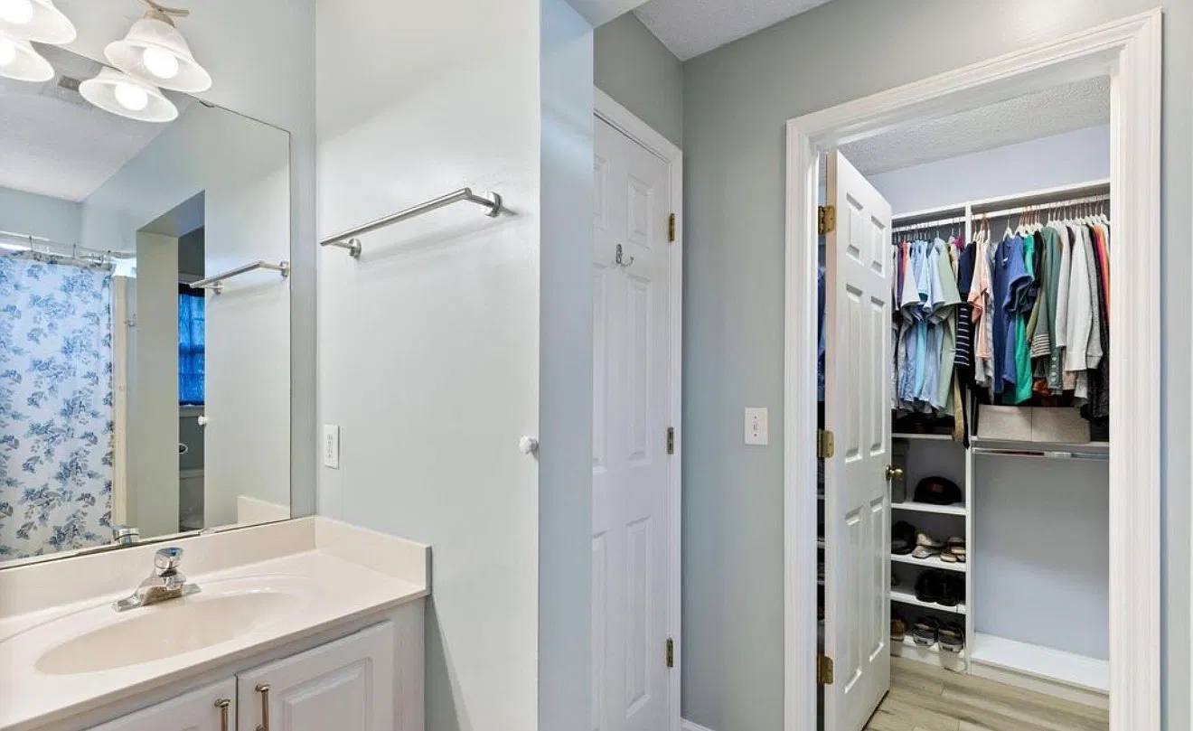 3 bed, 1276 sqft, $2,100 — Photo 3