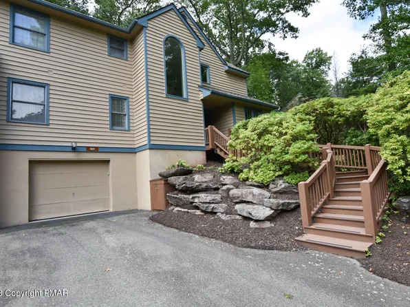521 Bunting Rd, Buck Hill Falls, PA 18323