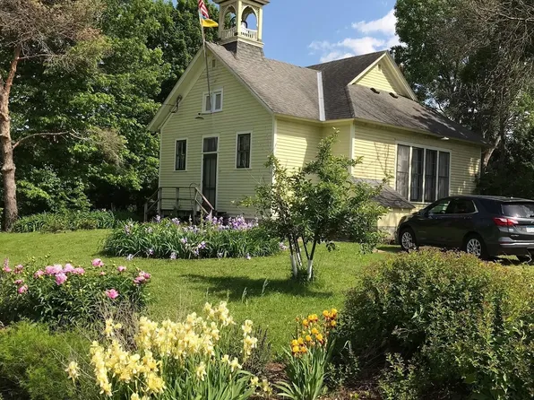 12975 575th St, Altura, MN 55910