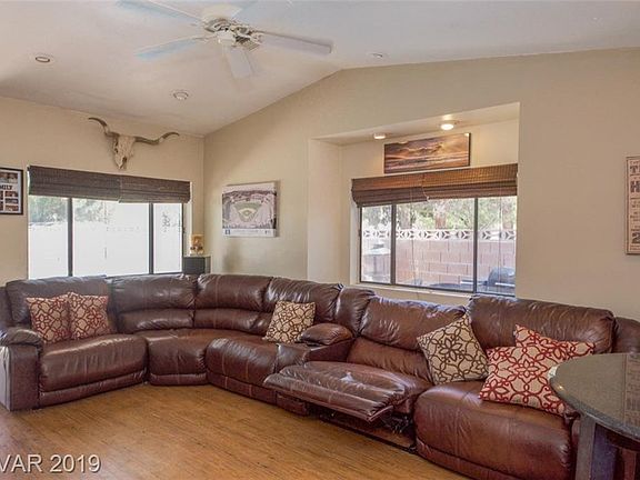 3rd image of 3033 Brockington Dr
