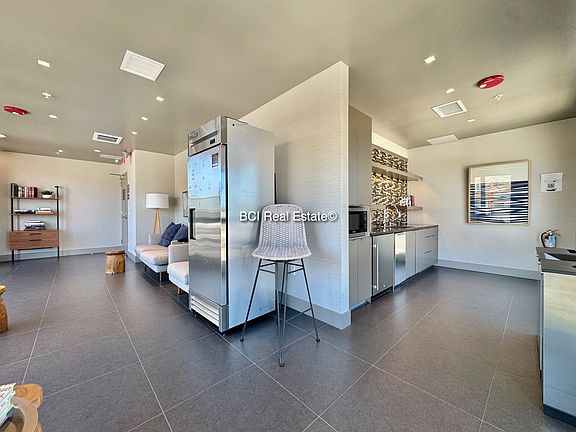 4th image of 200 Linden Ave #71300