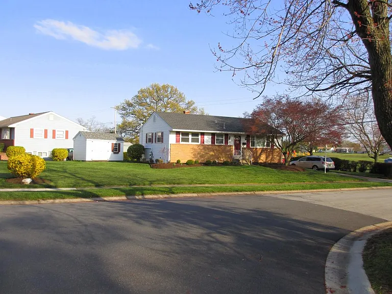 2421 Newell Dr — Photo 11