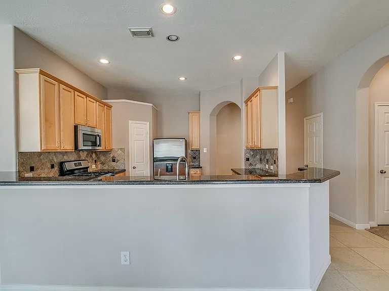 10914 Tattershall Ln — Photo 11