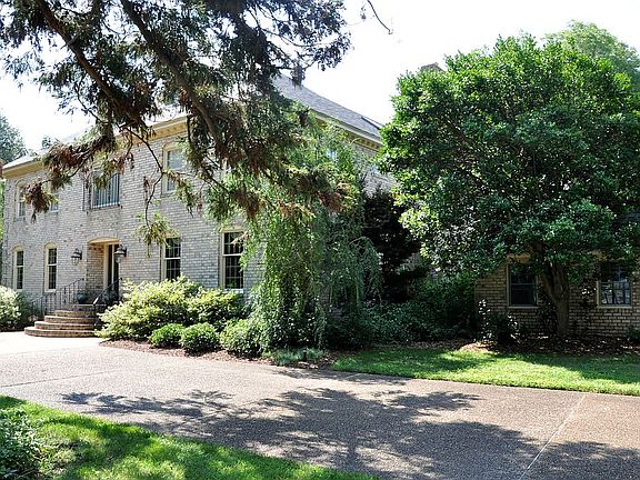 2nd image of 1729 Lovetts Pond Ln