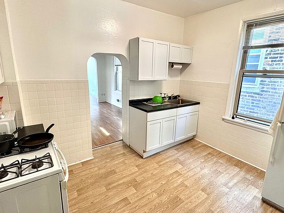 3rd image of 2250 S Sacramento Ave #2