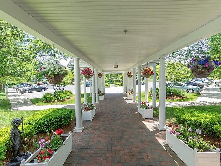 Maples Senior Living Community Apartment Rentals with Virtual tours