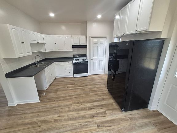 5th image of 143 Kenton St