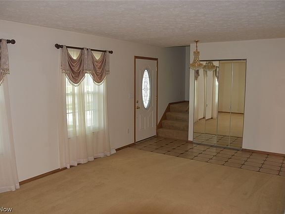 2nd image of 537 Howells Ct