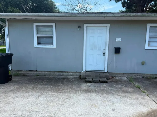 709 N 9th St, Nederland, TX