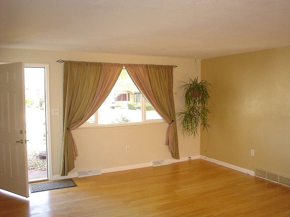 2 bdrm living rm
