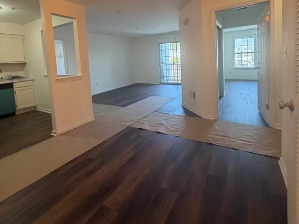 327 Waterford Dr, Edison, NJ 08817