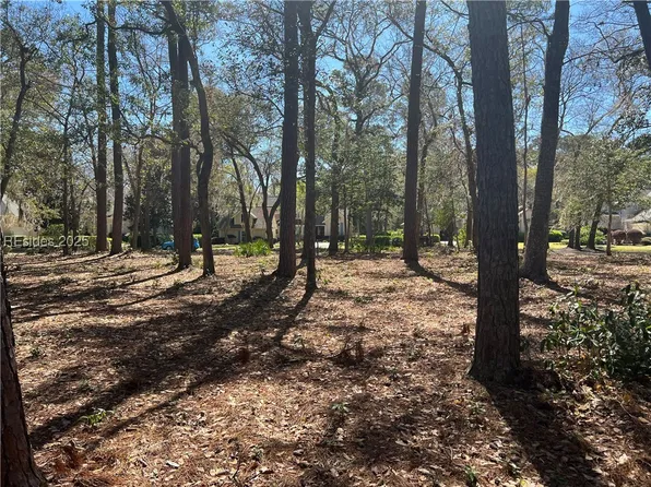 667 Colonial Dr, Hilton Head Island, SC 29926