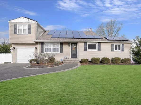 6 Squires Avenue, Port Jefferson Station, NY 11776