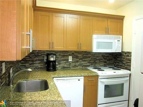 4th image of 2271 NE 68th St APT 2024