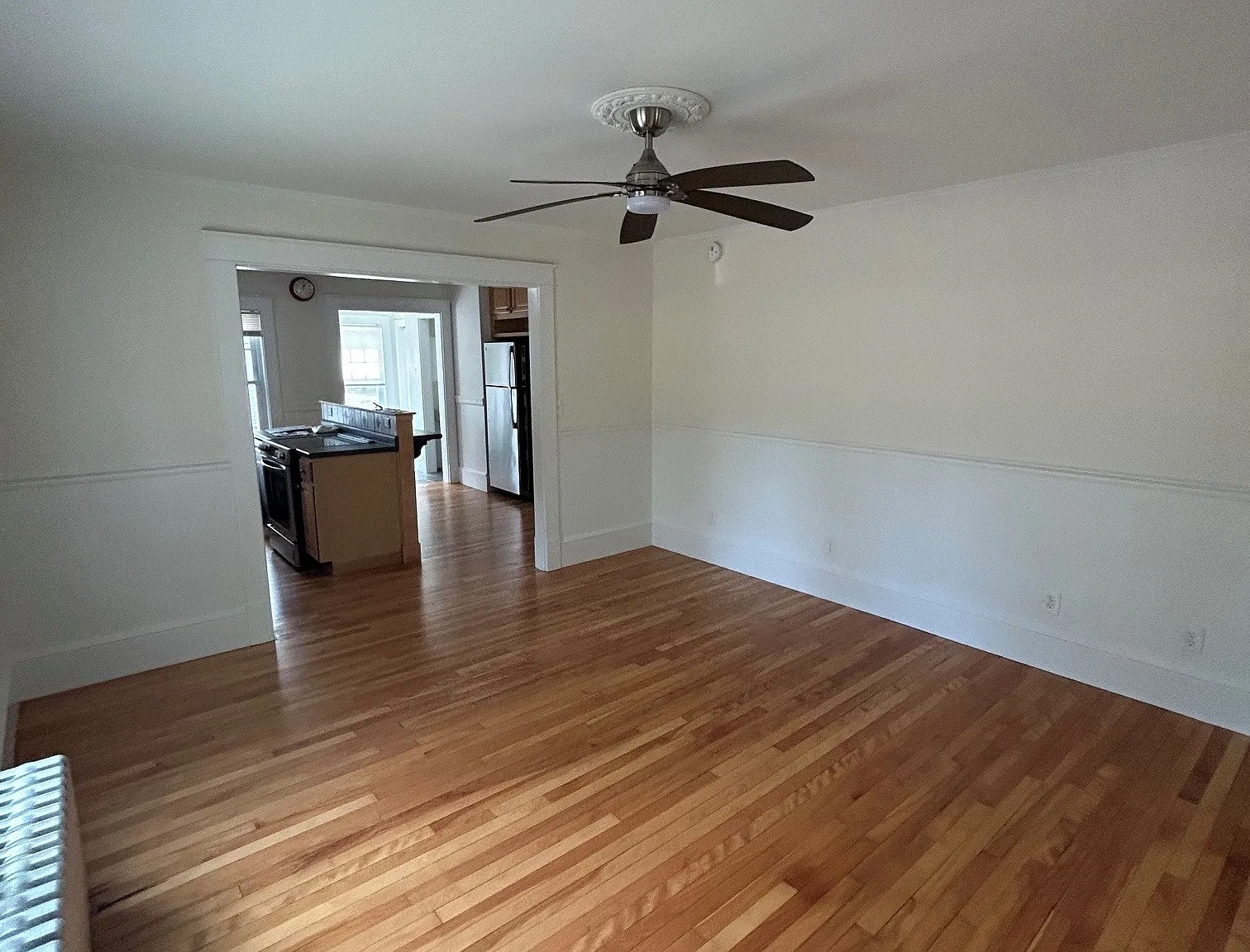 3 bed, 1.5 bath, 1600 sqft, $2,885 — Photo 2
