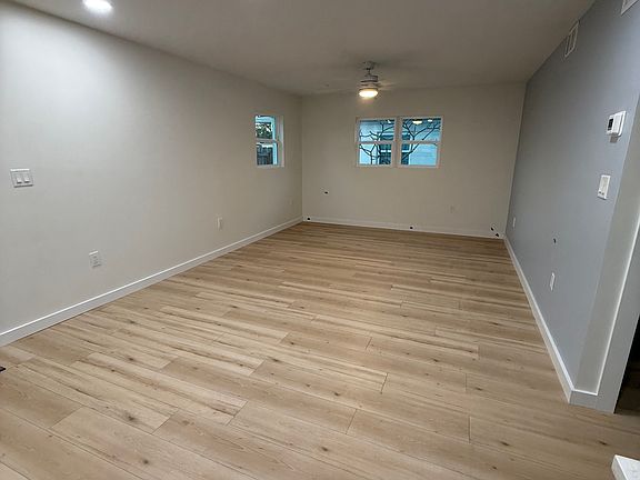 4th image of 225 37th St N #221