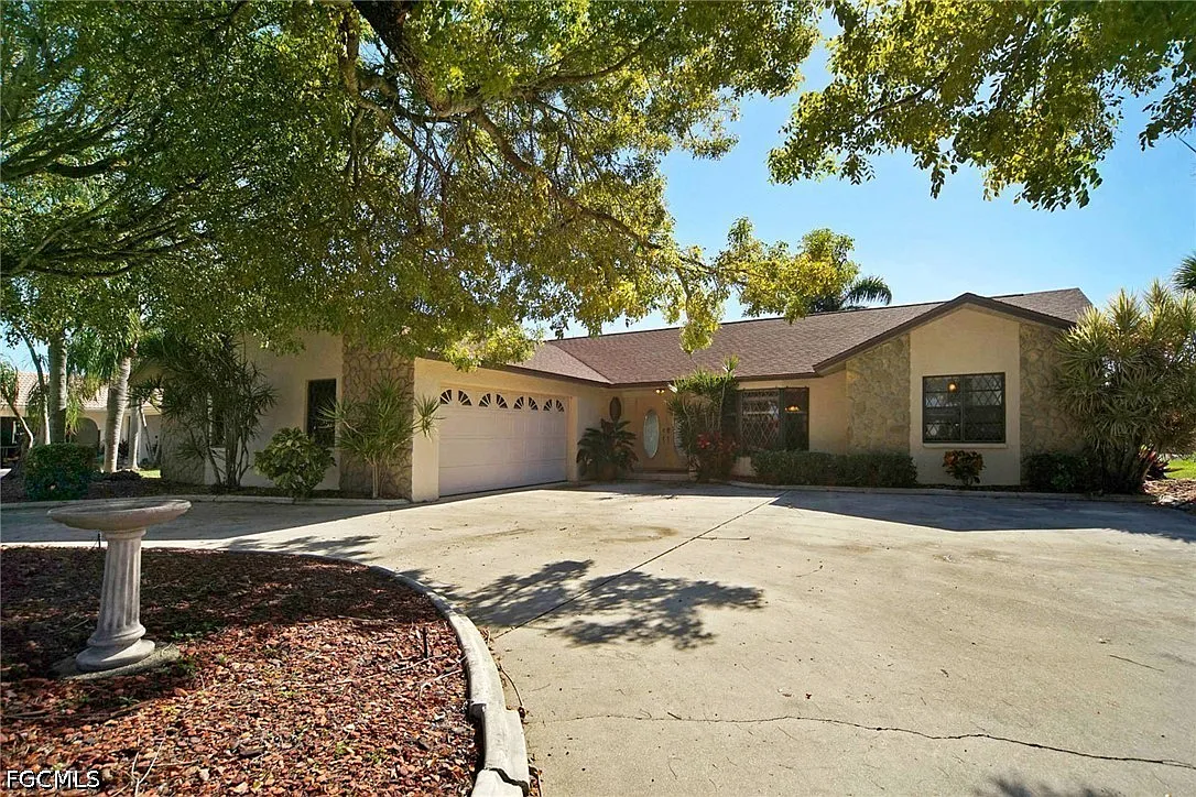 3 bed, 2.0 bath, 2257 sqft, $5,720 — Photo 4