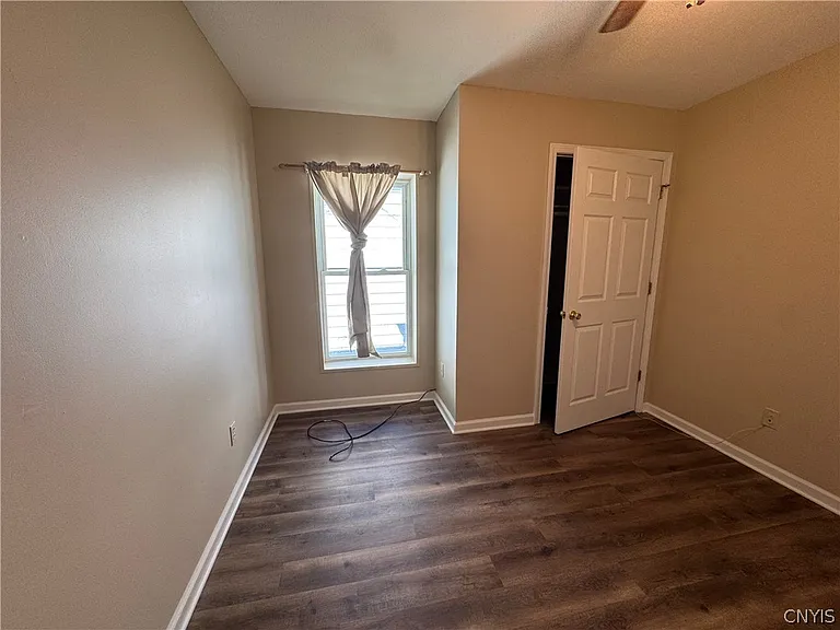 24 W Oneida St — Photo 10