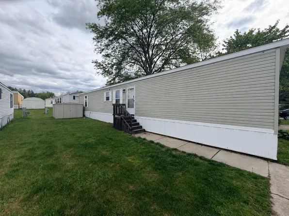 831 N Pontiac Trl #91-108, Walled Lake, MI 48390
