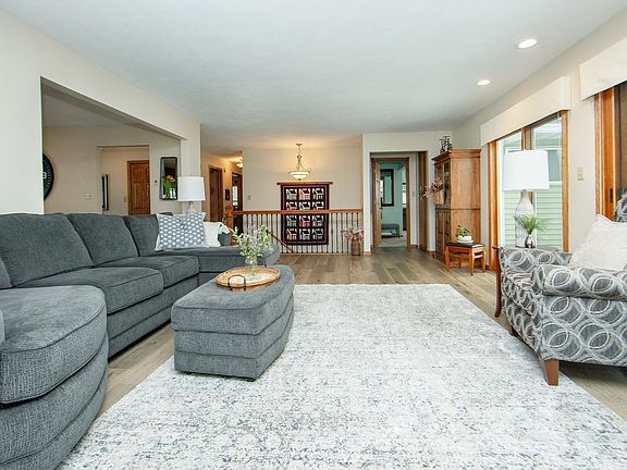 5th image of 203 Southridge Dr