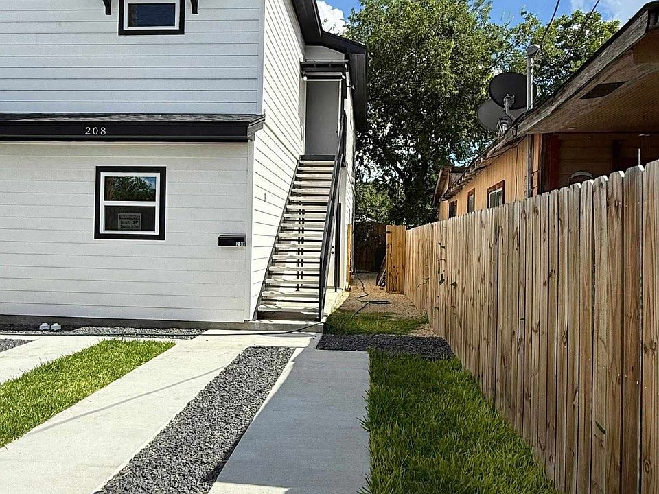 1st image of 208 Roberts St #B