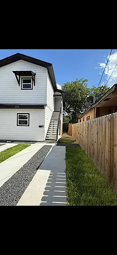 208 Roberts St #B Photo 1