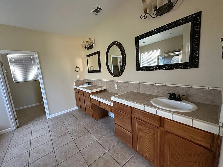 746 Jersey Ct — Photo 14