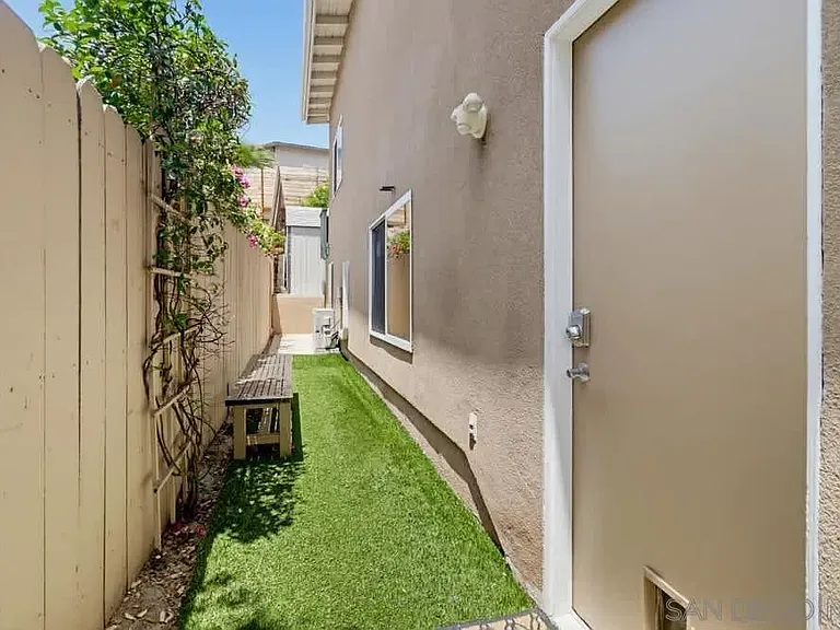 1920 Gardena Pl — Photo 27