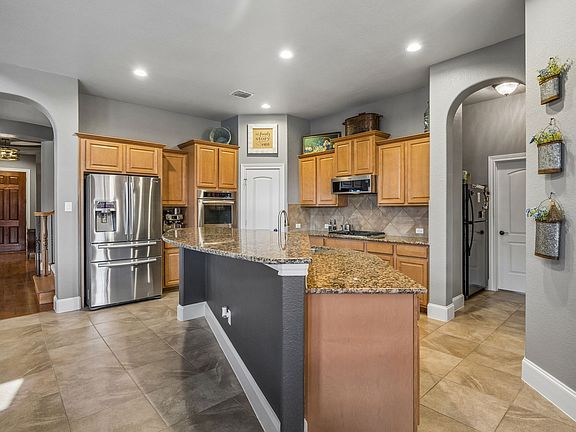 4th image of 832 Windham Dr