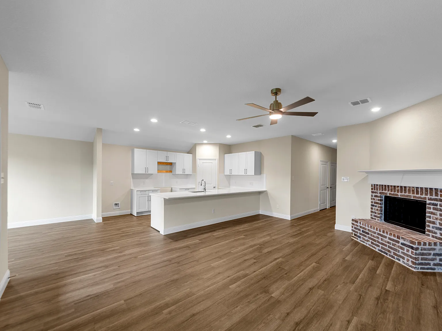 4 bed, 1860 sqft, $1,995 — Photo 4