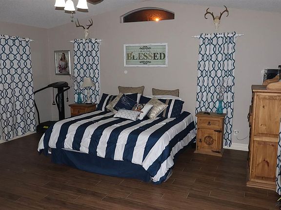 4th image of 16352 Lakeview Cir