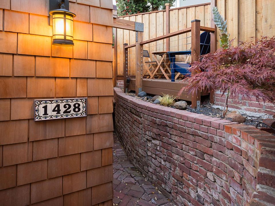 Cottage with private entrance