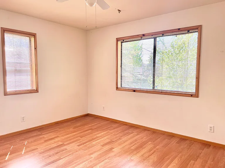 14700 Voltaire Dr — Photo 19