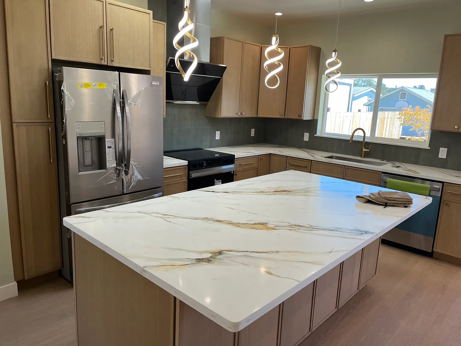 3 bed, 1832 sqft, $2,350 — Photo 2