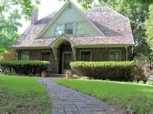 1321 E 9th Ave, Winfield, KS 67156